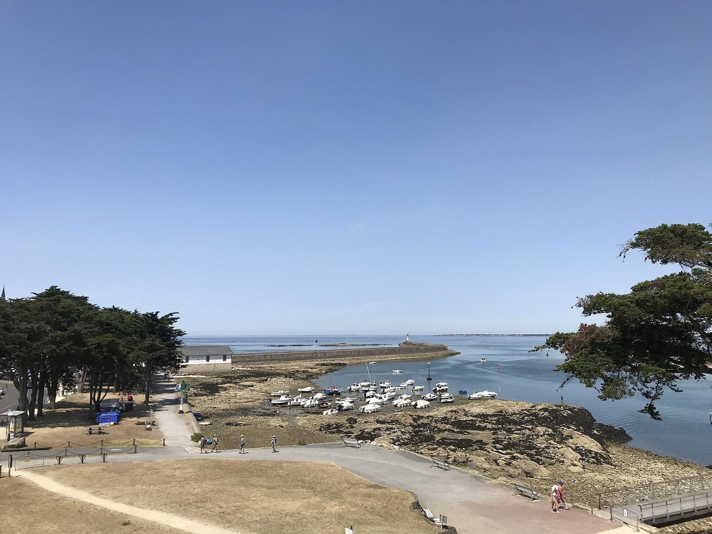 Le Croisic — Vue vers le phare et la sortie du port du Croisic