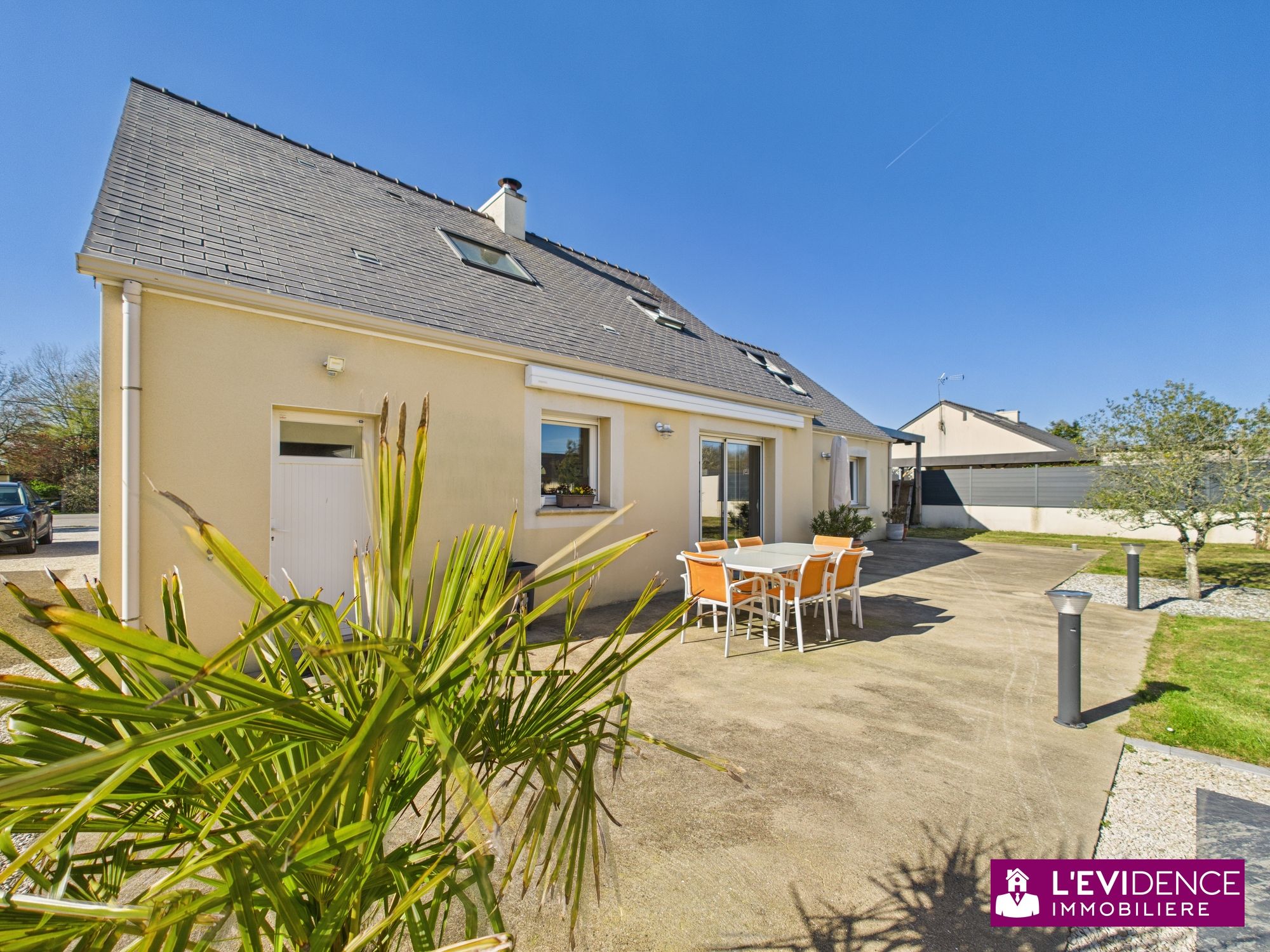 Maison familiale 142 m², séjour 68 m², terrain 1 174 m², 5 chambres, Prinquiau